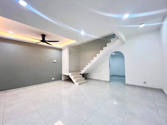 FACING OPEN RENOVATED Double Storey Taman Murni Batu 9 Cheras Selangor 1