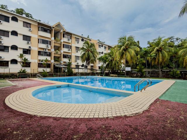 Likas Court 1