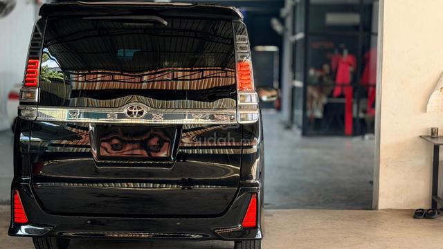 2021 Toyota VOXY 2.0 ZS KIRAMEKI III (A) - 2