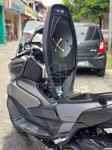 Cyclone RT2S ABS TCS - Premium Comfortable Scooter - photo 15 of 29