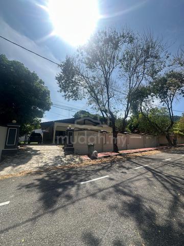 Single storey bungalow in leafy, matured neighbourhood 1