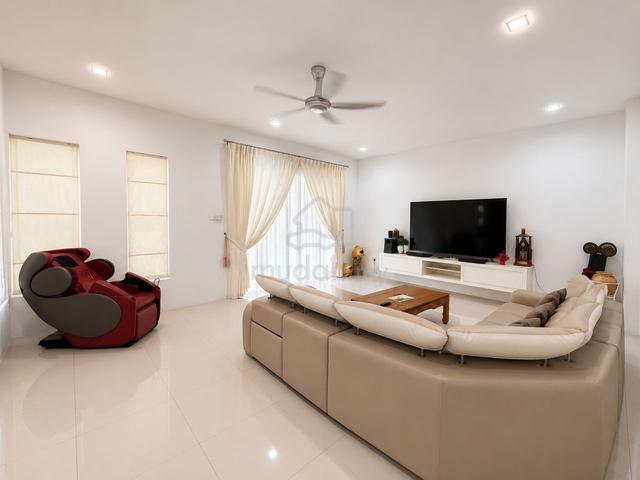 Kenny Hill 3-Storey Semi-Detached House for Sale 1