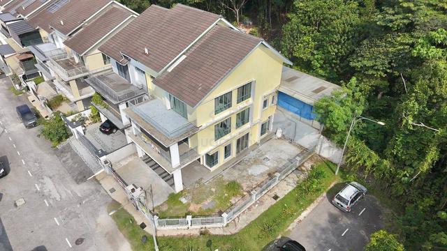 CORNER UNIT 🔥 3 Storey Semi D , Mahkota Hills Bandar Mahkota Cheras 1