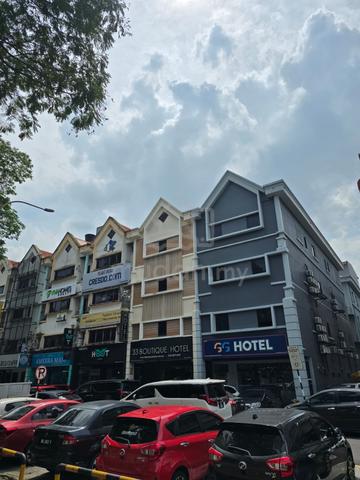 Renovated 2nd floor office 1 mins Walking to Sunway pyramid 5