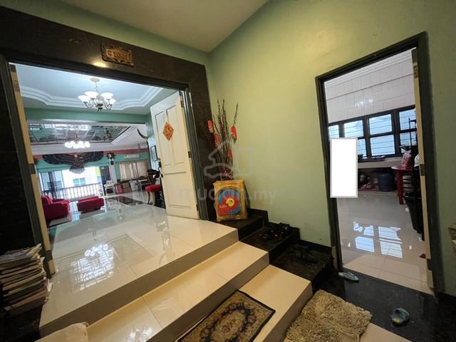 Tiara Kelana 1