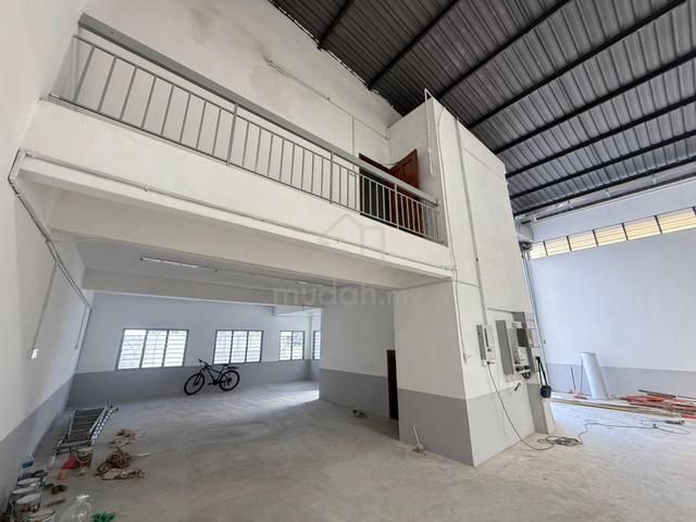 Semi-D Factory bu 8300sf with Power 150amps Pandamaran Klang for rent 1