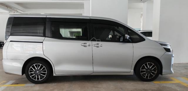 2016 Toyota VOXY 2.0 ZS (A) - 4