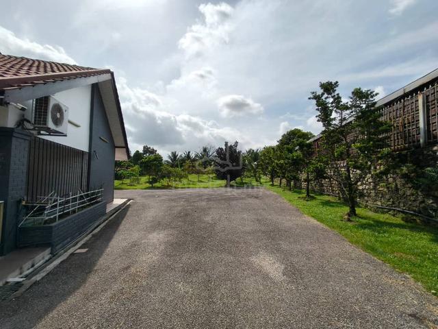 Jalan Ledang Bungalow House Bukit Tiram 1