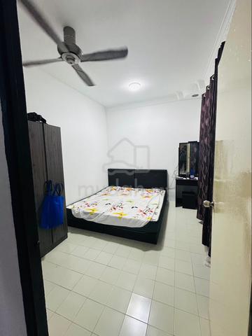 Room For Rent at Bukit Jambul (Women) 1