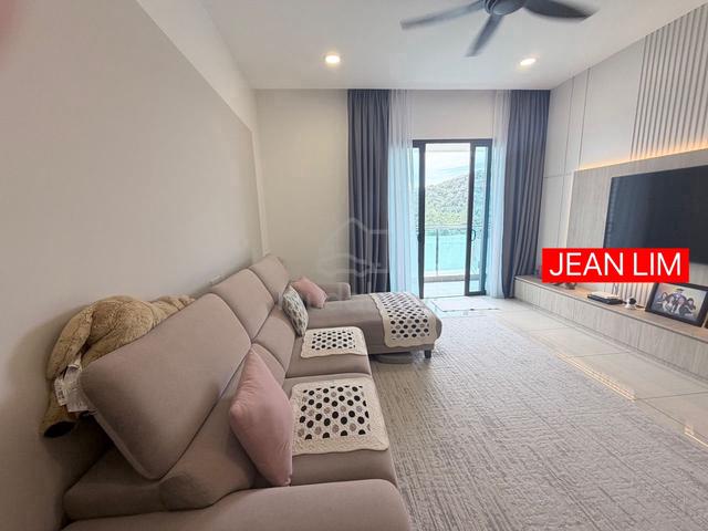 Queens Residences Q1 @ Queens Waterfront 1