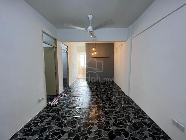 Desa Mentari Flat (Block 5) 1