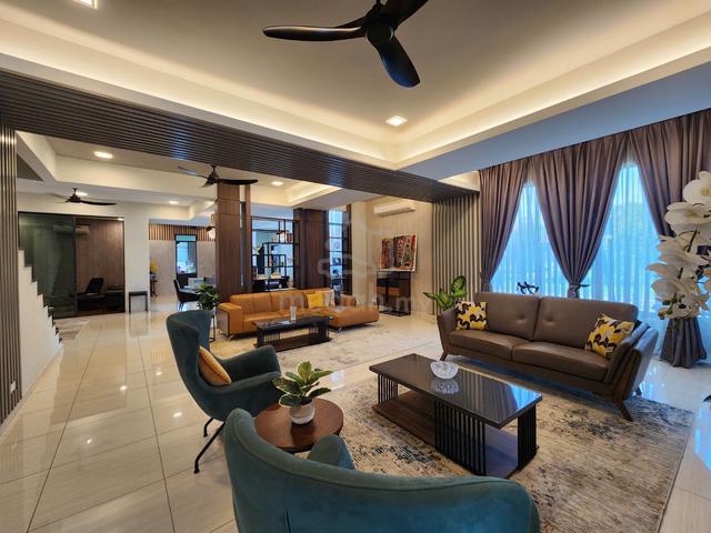 Fully Furnished 2.5 Storey Corner Lagenda 1, Bukit Jelutong For Sale ! 1