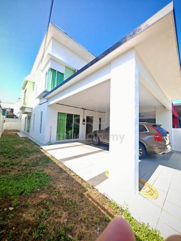 Sendayan Dextora End lot extra land 10ft 1
