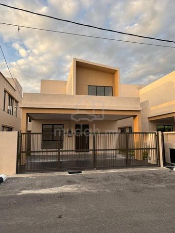 1.5 Storey Zero Lot Banglo Untuk dijual 1