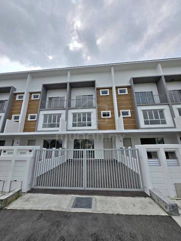 SuperLink Home 2-STOREY 28x85 [salary 3.5K boleh apply] Cyberjaya 1