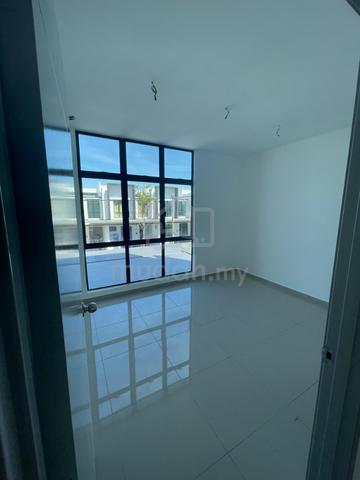 Taman La Casa.Double storey .Big and nice house 1