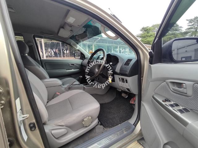 2010 Toyota HILUX 2.5 G FACELIFT (A) - 5