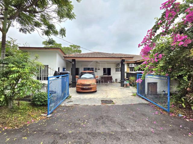 FREEHOLD Semi-D One Storey Renovated Seksyen 5 Bandar Bukit Mahkota 1