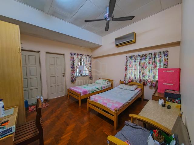 Double Sty Semi Detached At Greenlane, Nice Location, Concrete 4