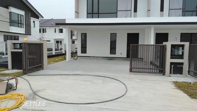 Facing Garden Bandar Bukit Raja 2 Double Storey End Lot 1