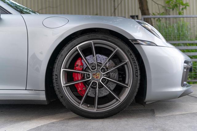 Porsche 911 Carrera 4S 2019 Dolomite Silver - 3