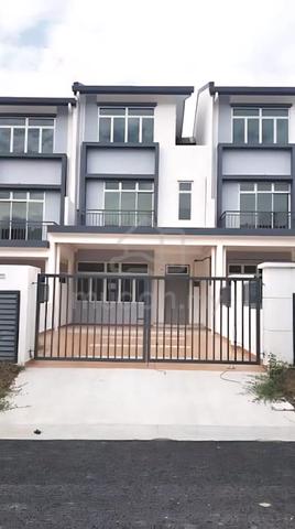 Pulai Mutiara Scientex 2.5 Storey Value 650k FULL LOAN Facing North 1