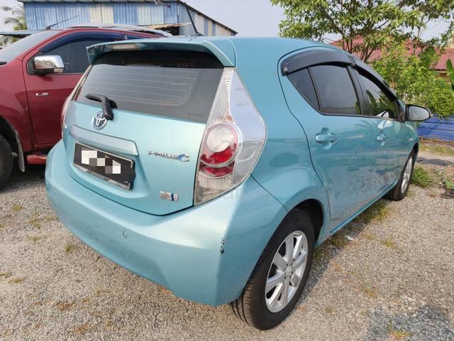 2013 Toyota PRIUS C 1.5 (HYBRID) NHP10R (A) - 4