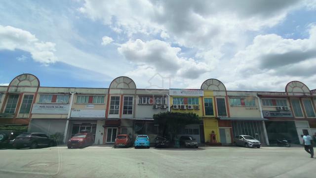 Taman Kinrara Puchong Shoplot【Behind Factory/ Aprtme】stable ROI 4-4.5% 1