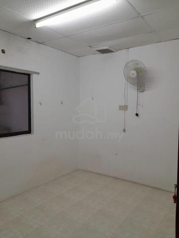 1.5 Terraced House Taman Inderawasih Perai Seberang Jaya for rent 1