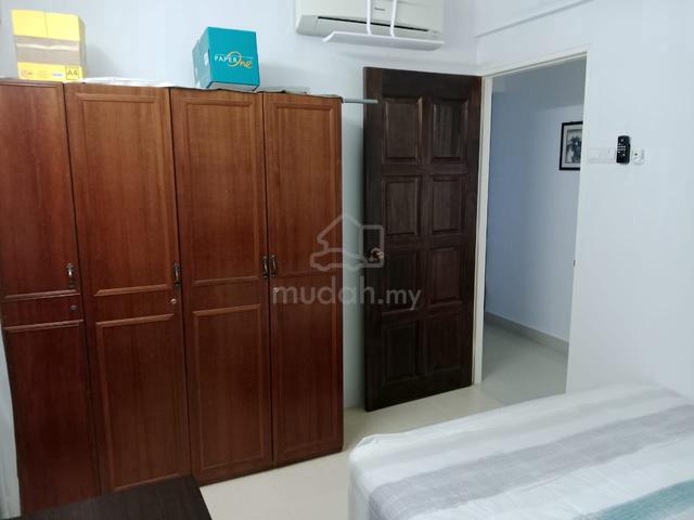 Middle room (fully furnished) for rent in BL Garden, Farlim 1