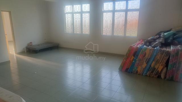 Batu berendam, melaka above retail shop for rent Roadside corner lot e 1