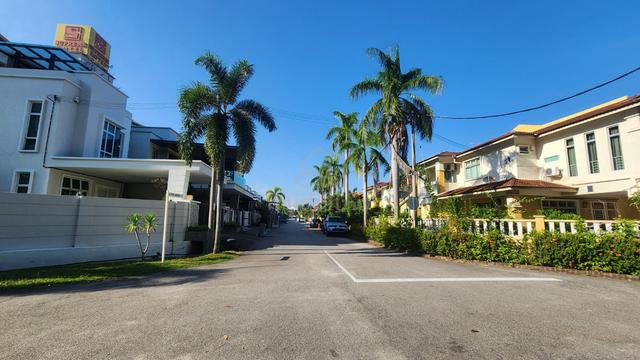 Not Facing Houses (Space to Park Cars) @ Taman Kota Laksamana 1