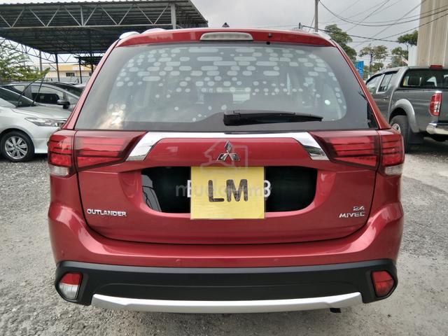 R 2017 Mitsubishi OUTLANDER 2.4 (A) SUNROOF P/BOOT - 4