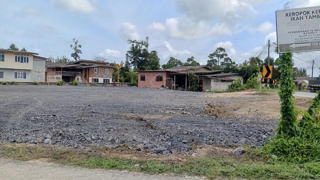 Tanah Kosong Tepi Jalan Kampung Atas Tol 1