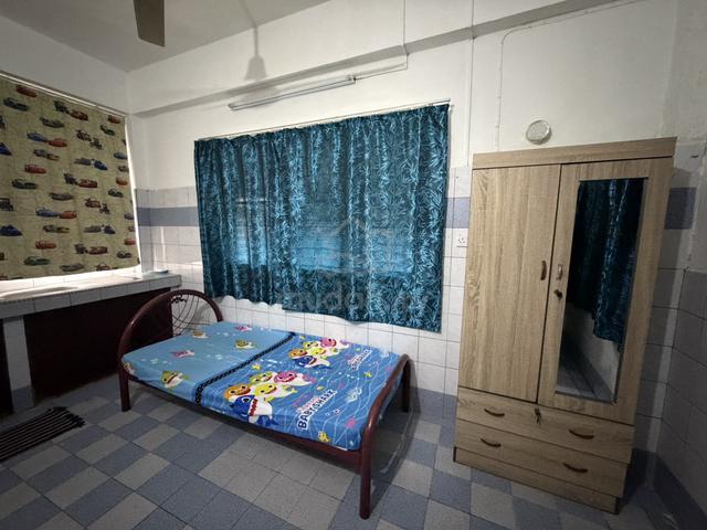 Room for rent Near Financial Park 1