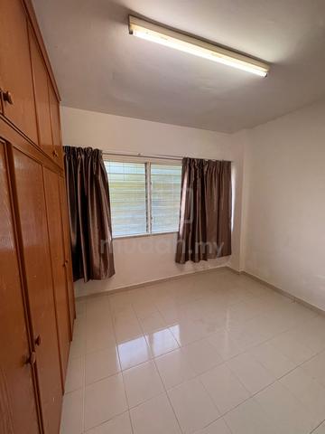 Clean & spacious room w/ basic furnish 1