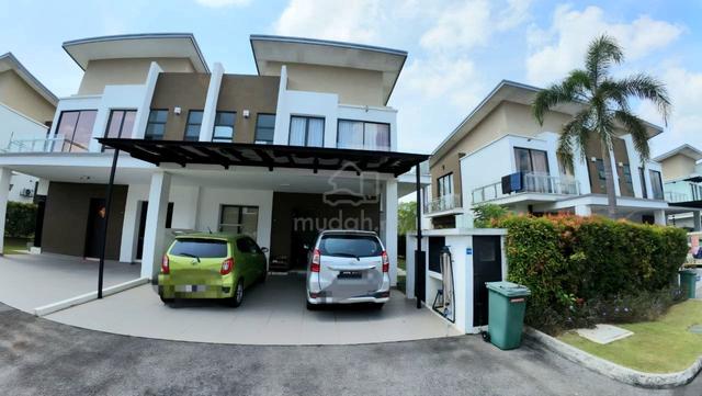 Renovated- 2 Storey Semi-D Diamond Residence Semenyih Selangor 1