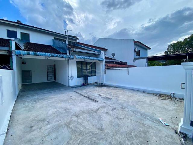 Double storey landed house for rent at Tebrau 1