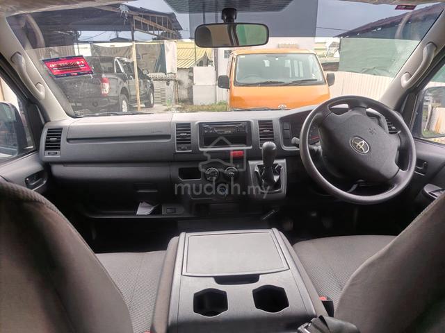 Toyota Hiace Window Van 2021 - photo 4 of 6