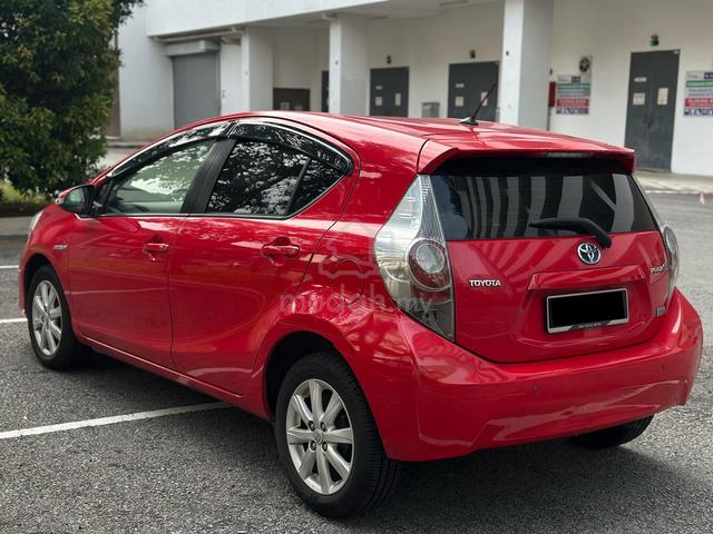2012 Toyota PRIUS C 1.5 (HYBRID) NHP10R (A) - 4