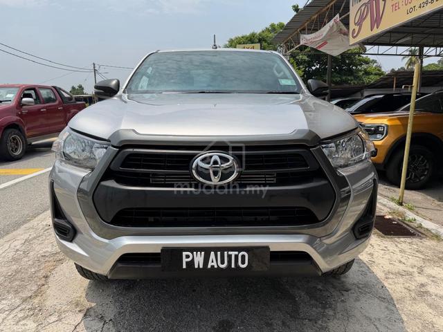 Toyota HILUX 2.4(A)REVO E D/C VNT 6PSD 4X4 Pickups - 3