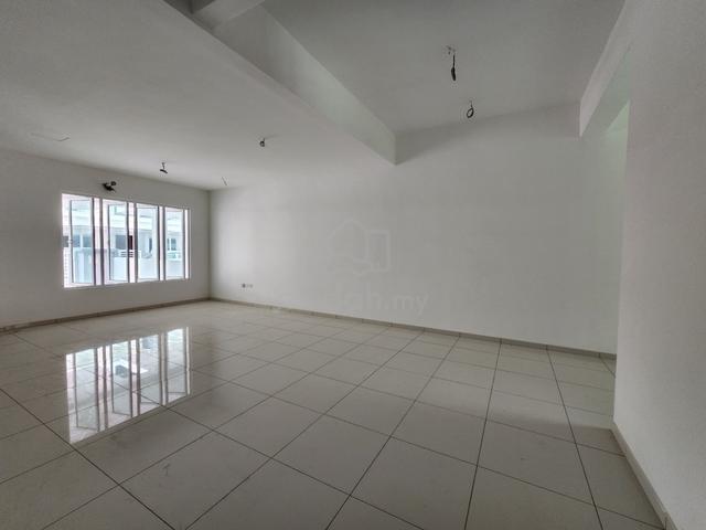 Worth BUY !!!3 Storey House @ Tierra Residence for sale at Bayan Lepas 1