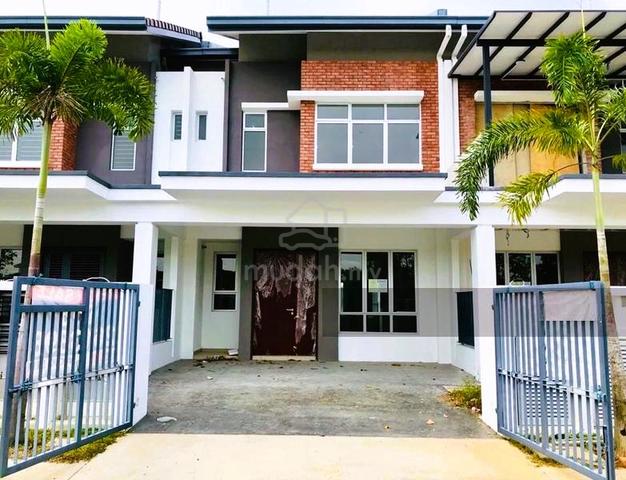 [NICE] LIVIA RIMBAYU 2 Storey House, near robin swans kota kemuning 1