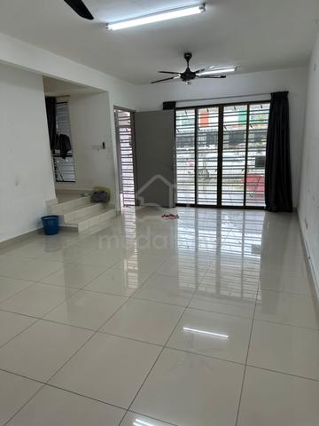 Bandar Ulu Tiram Double Storey Terrace House For Sale/ Good Unit 3