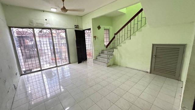 Rumah Teres 2 Tingkat Taman Dahlia Salak Tinggi, Sepang [MURAH] 1