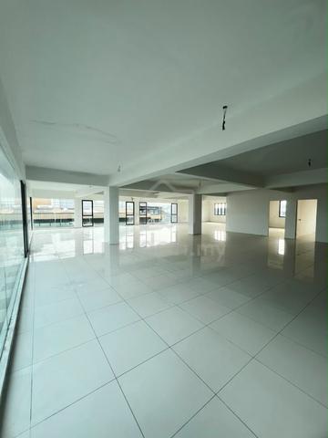 Spacious Shophouse with Lift For Rent near Satok, Palm Road 1