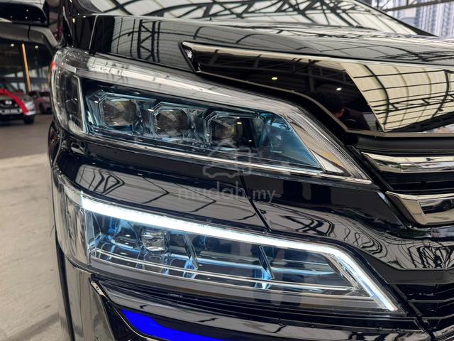 Toyota VELLFIRE 2.5 ZG CONVERTED FACELIFT 3 EYES - 5