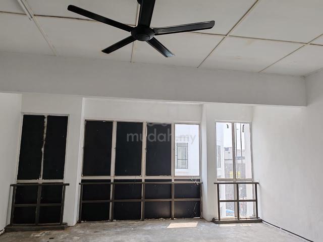 Shah Alam Seksyen 25 3rd floor shop for rent in good condition. 1