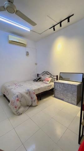 Medium Room At Suriamas Condominium Zero Deposit Ready Movein niceroom 1