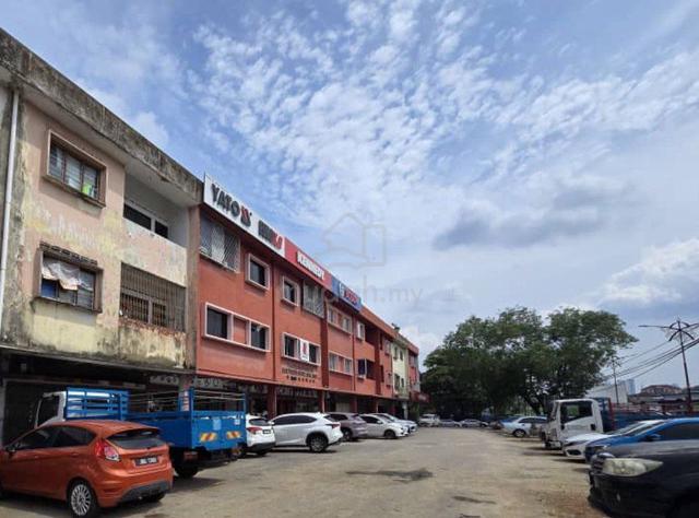 Tampoi 3 Storey Shop For Sale Facing Main Road 1